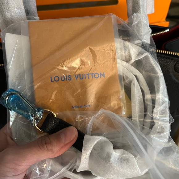 Louis Vuitton Petit Palais - Picture 6 of 12